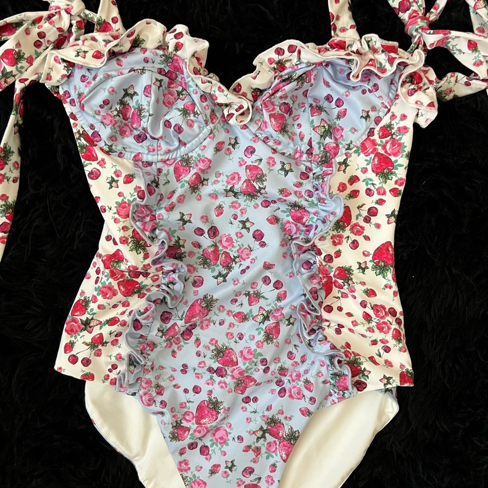 Love shack fancy bathing suit - Picture 2 of 11